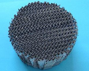 Metallic-Structure-Packing-for-Solvent-Recovery